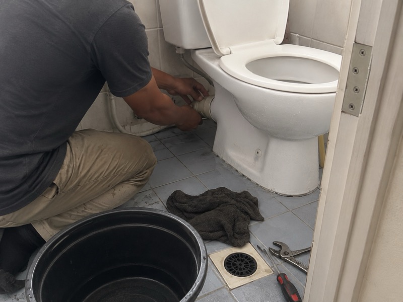 Servis plumbing — tandas tersumbat